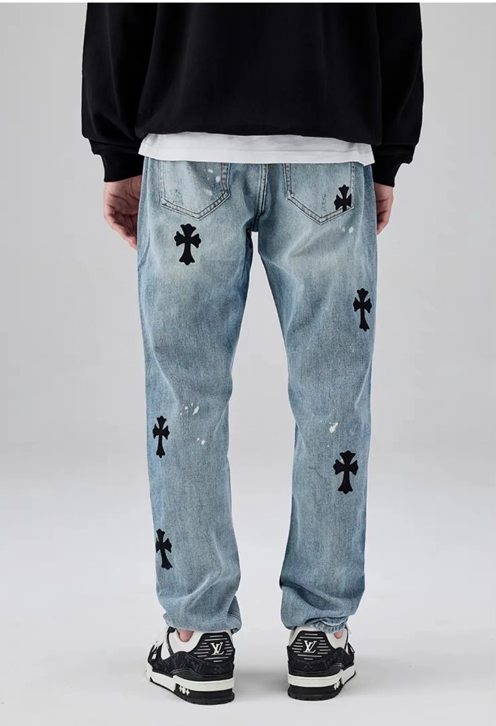 P160 High Street Chrome Hearts CH Chrome Hearts Printed Logo Jeans Wide Leg Pants A high version of a logo jeans. Each logo position of the entire pair of pants has been carefully considered and the logo is printed. The blue color is taken away from the ink splashing process, which is unique. The fabric has been washed several times and is soft and comfortable. It is produced by a large factory and has fine workmanship. The upper body is super beautiful. A must-have jeans for all seasons. Can match couples Color: blue Size: M~XXL